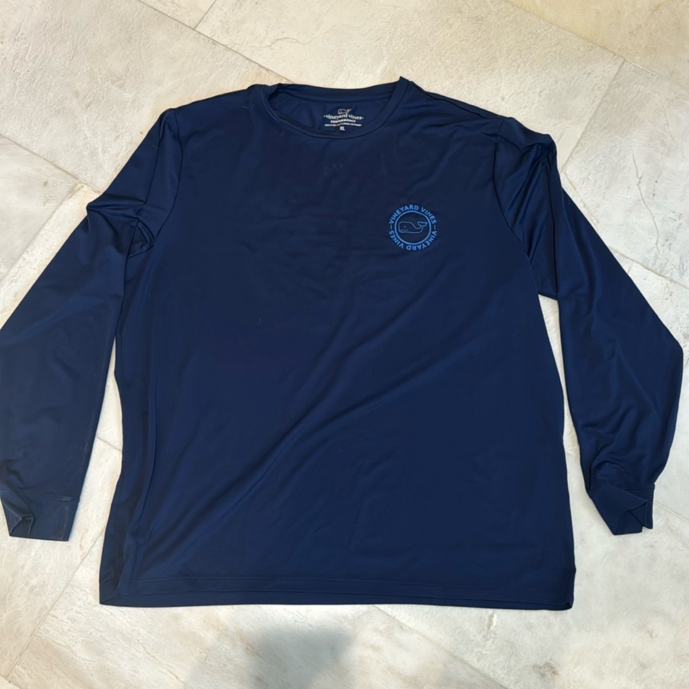 Men’s XL Vineyard Vines performance LS tee
